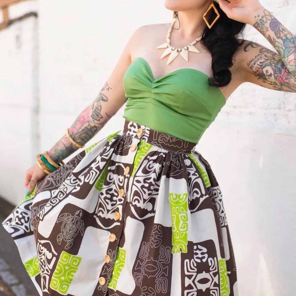 Violets In May Tiki Skirt Size 8